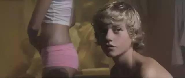 少年透明人在线观看,揭秘神秘世界的奇幻之旅  第1张